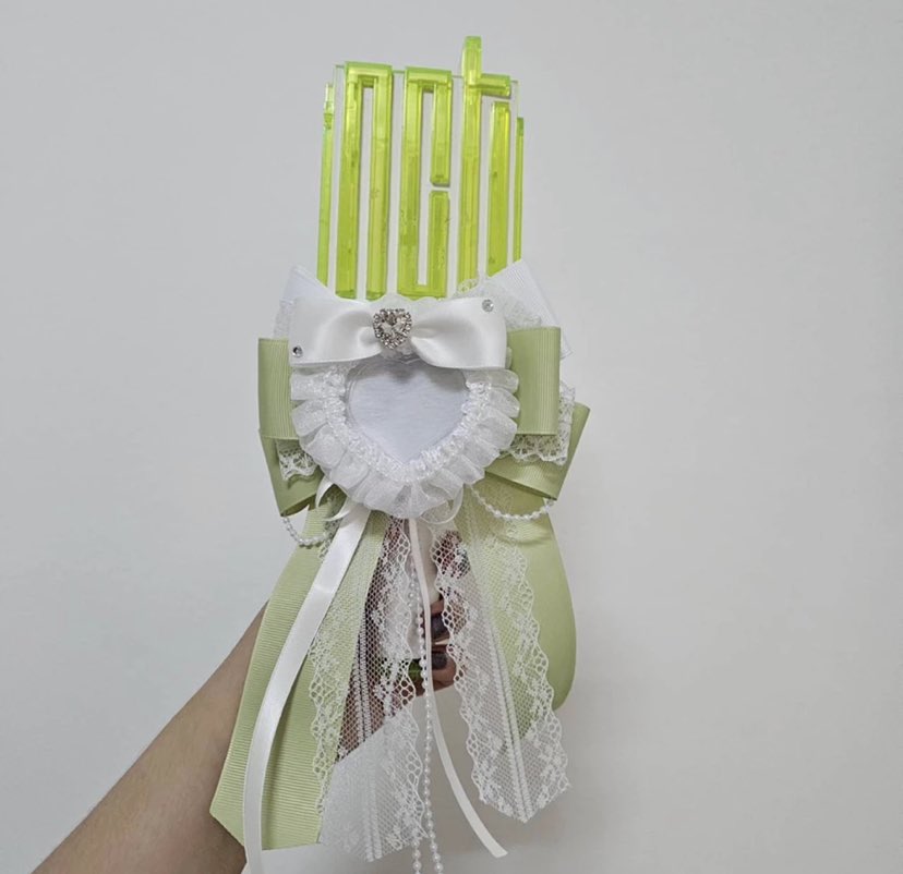 Kpop Lightstick Ribbon with Heart Photo Frame | Hi-Ribbon